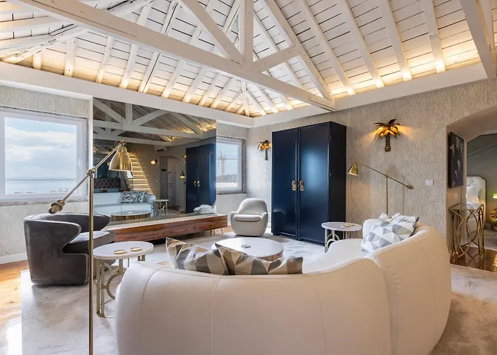 Luxury Duplex W/ River View By Lovelystay